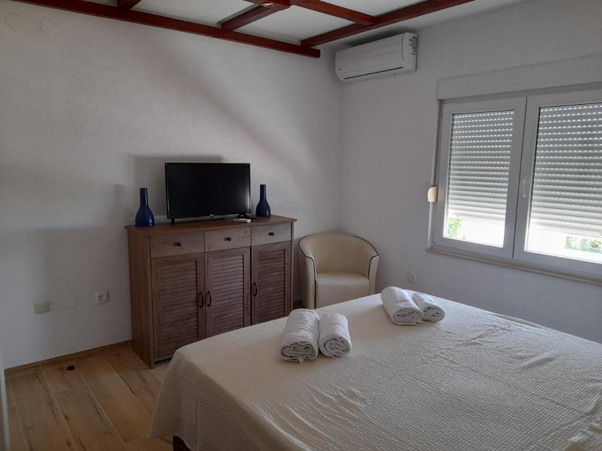 Apartments Malou Baska Voda Room photo