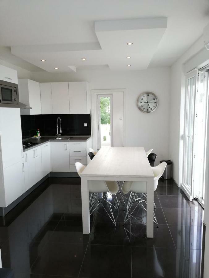 Apartments Malou Baska Voda Room photo